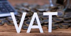 歐洲 VAT 稅務符號，象徵跨境電商合規佈局的嚴謹性與策略價值。